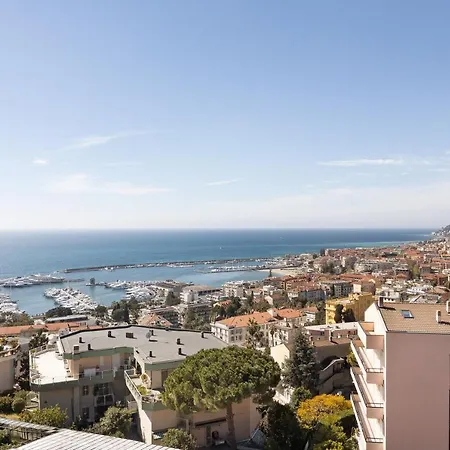 Apartment Bellissimo Attico Con Piscina Sanremo